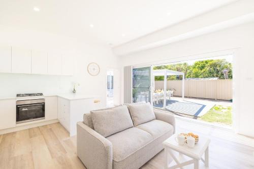 Anna Bay House | Robinson Retreat with Beach Bungalow, 3 Robinson St - air con, 2 kitchens, 6 bedrooms, 4 bathrooms