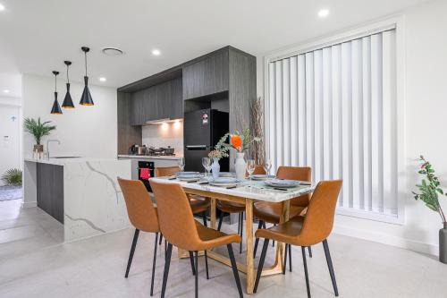 Rouse Hill Villa | Rousehill 5Br near Shopping Centre&Train