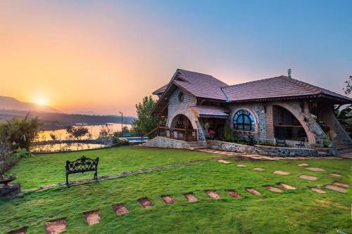 Wadgaon Villa | SaffronStays Lattitude By The Lake