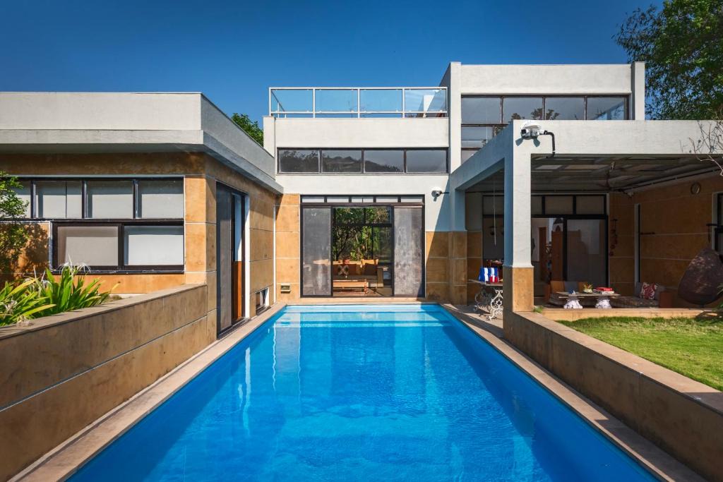 Roha Villa | SaffronStays Nightingale