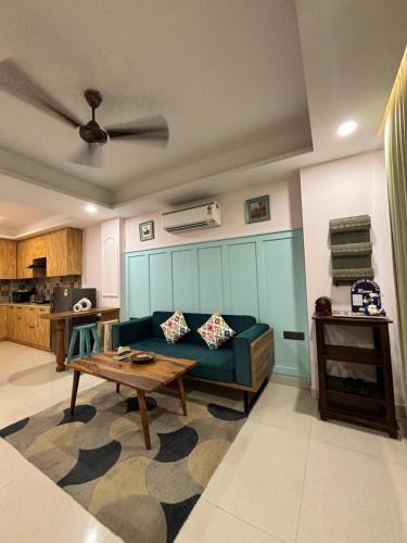 Gurugram Apartment | Sandstone Room