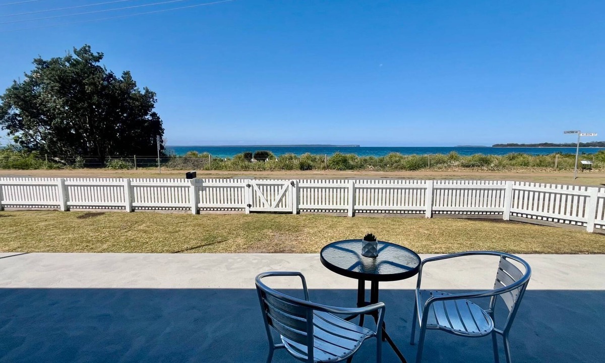 Vincentia House | Sandy Shores Vincentia by Book Jervis Bay - Across the Road from the Beach! The Perfect Escape