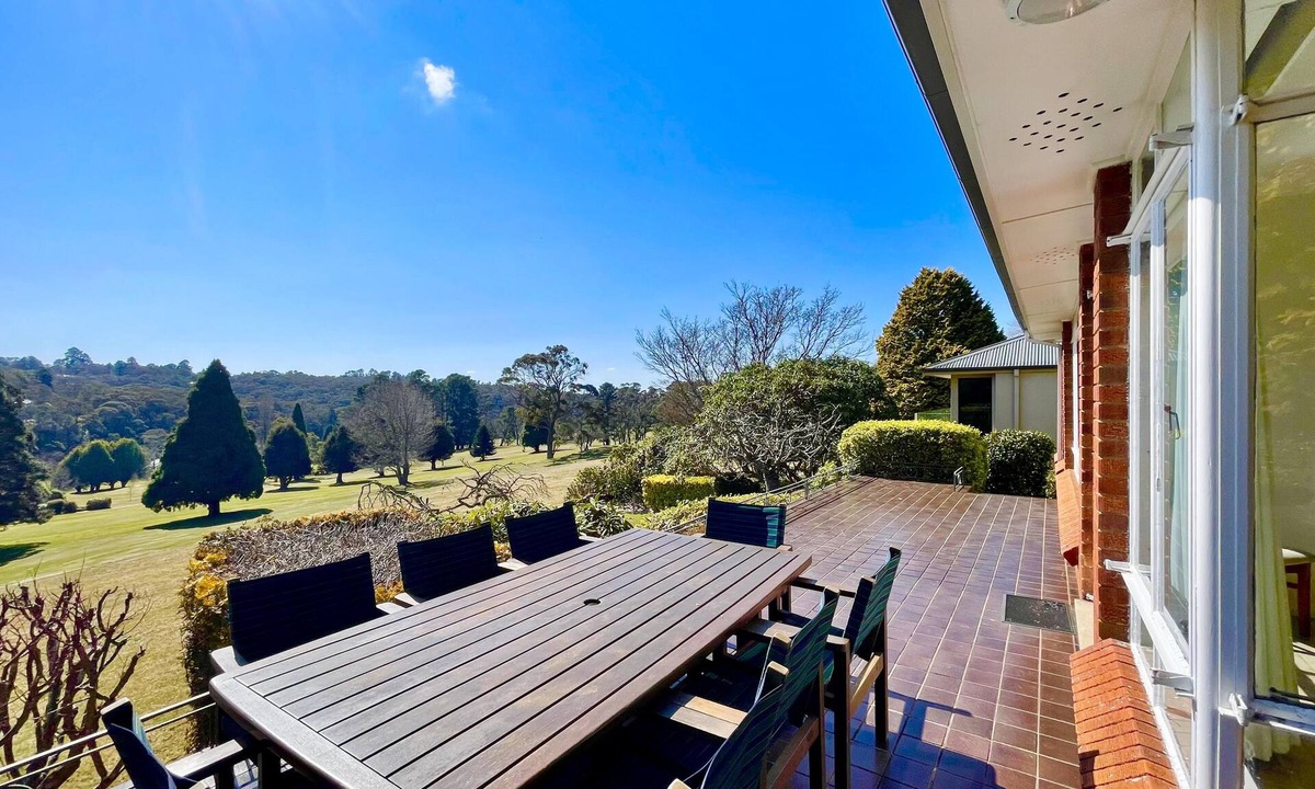 Blackheath House | Scarlett's Place | Golf Retreat, 4 Bedroom, 2 Bathroom, Sauna, BBQ, Deck, Accessible