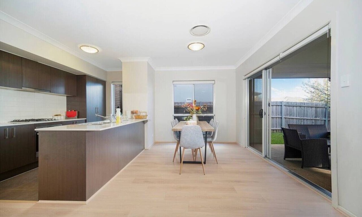 Schofields House | Schofields 4Bedroom House -Parking & Cooking