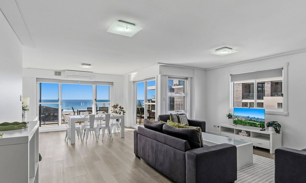 The Entrance Apartment | Seaside Escape with Pool & Ocean Views