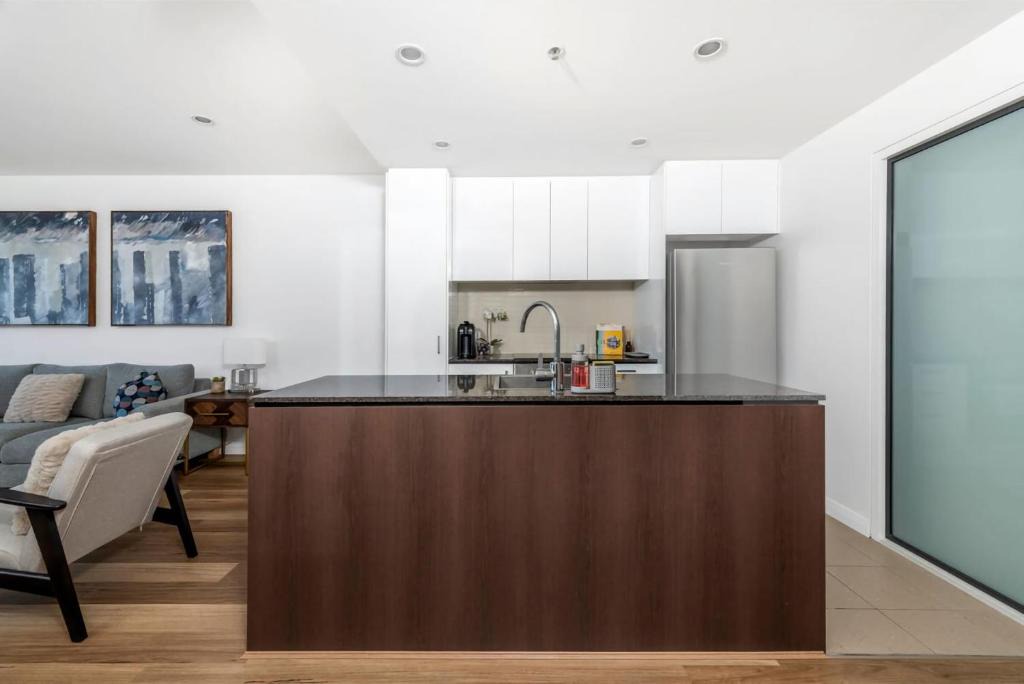 Belconnen Apartment | Sensational City Apartment with Lake Views