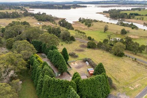 Burrawang House | Serene Farmhouse with Lake Views