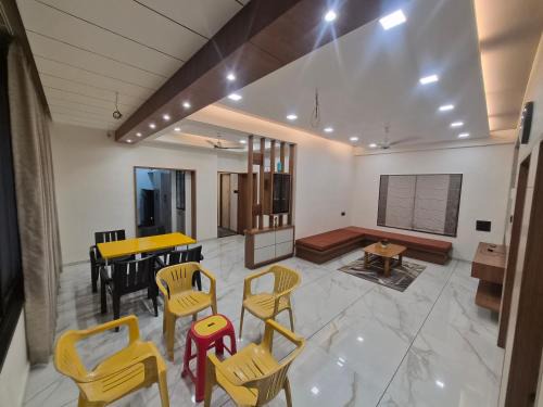Pandharpur Apartment | Shantai Homestay Luxurious flat For Family