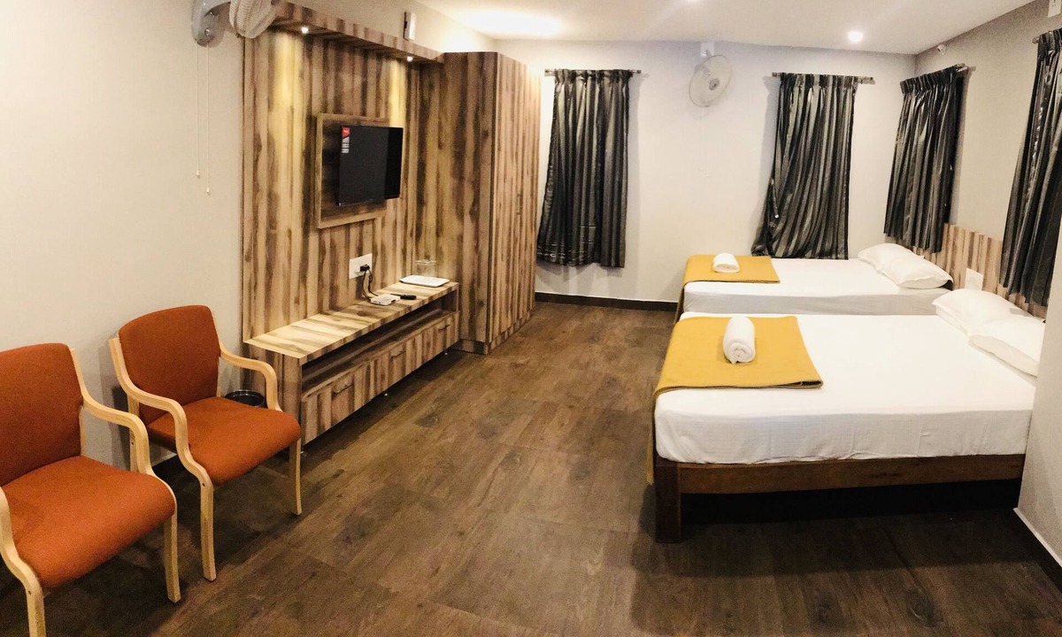 Somvarpet Hostel | Sharada Residency - Hostel