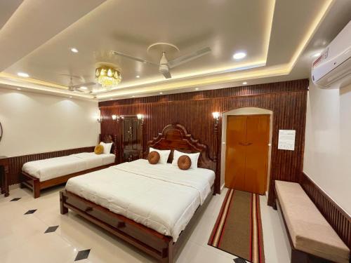Kolhapur Hotel | Shree Jyotirlinga Heritage INN