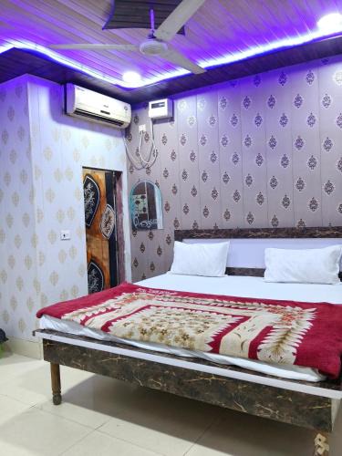 Vrindavan Hotel | Shri Raghunandan Dham