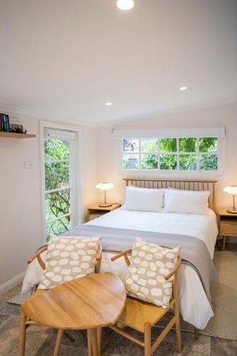 Orange Apartment | Silk Tree Studio - Steps to Cook Park