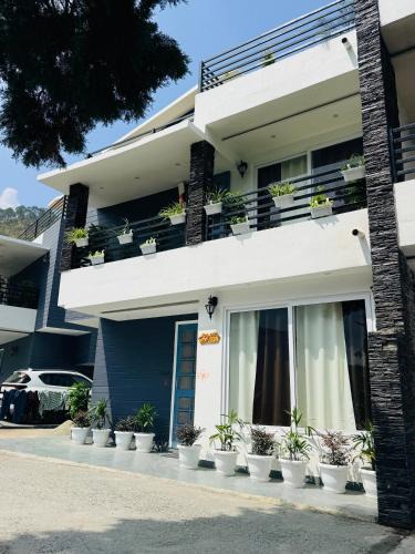 Mallital Villa | Skyvale Nainital - 4BHK Luxury Mountain View Villa
