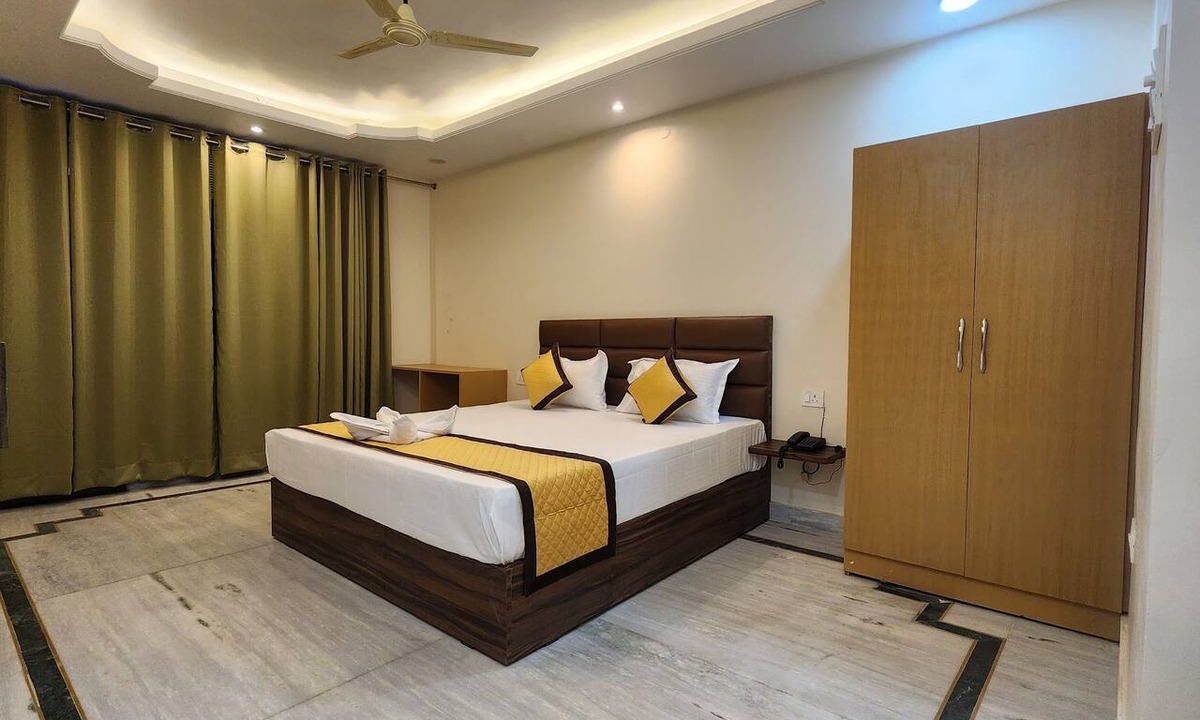Gomti Nagar Hotel | Sojourn Inn