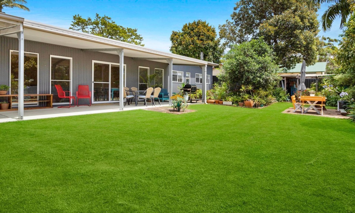 Shoalhaven Heads House | Sojourne - Walk to beach and Golf Club!