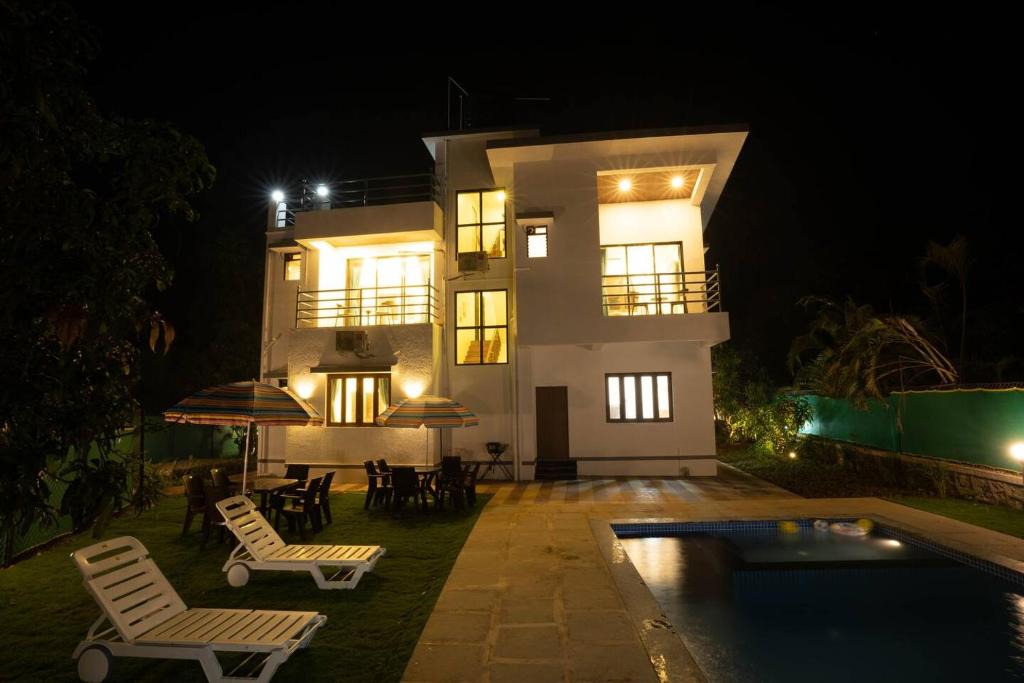 Tarapur House | Сorner of india