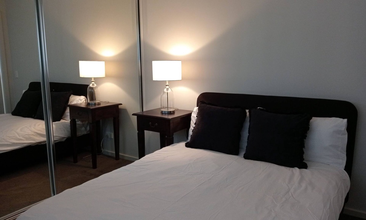 Greenway Apartment | South Canberra 1bdrm Apartment with all amenities