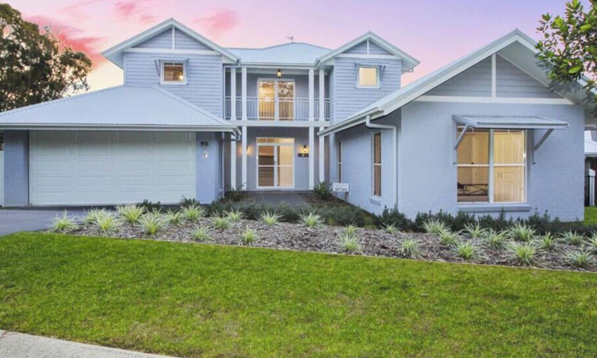 Cams Wharf House | Spacious Home Overlooking Lake Macquarie