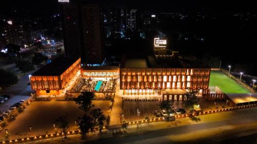 Ahmedabad Hotel | Status Dine Banquet And Restaurant