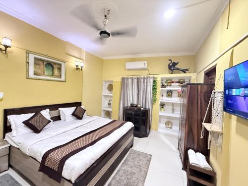Hauz Khas Village House | Staylo Suites Edit