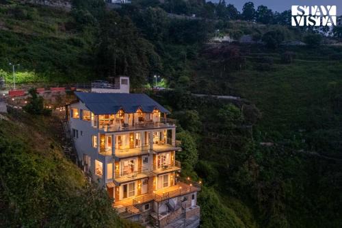 Gagar Villa | StayVista at The Cloudberry Crest with BBQ & Bonfire