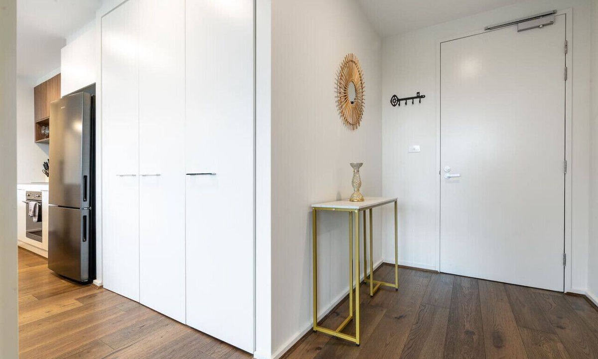 Phillip Apartment | Stylish 2BR Apt | 5 mins to Canberra Hospital!