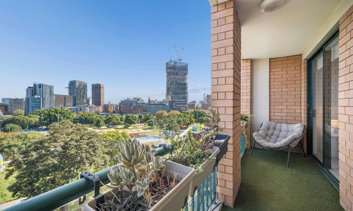 Surry Hills Apartment | Stylish 3BR | City and Park Views, Pool, Sauna, Gym, 2 Free Parking Spaces