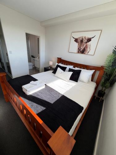 Homebush Hotel | Stylish Escape near DFO and Sydney Olympic Park