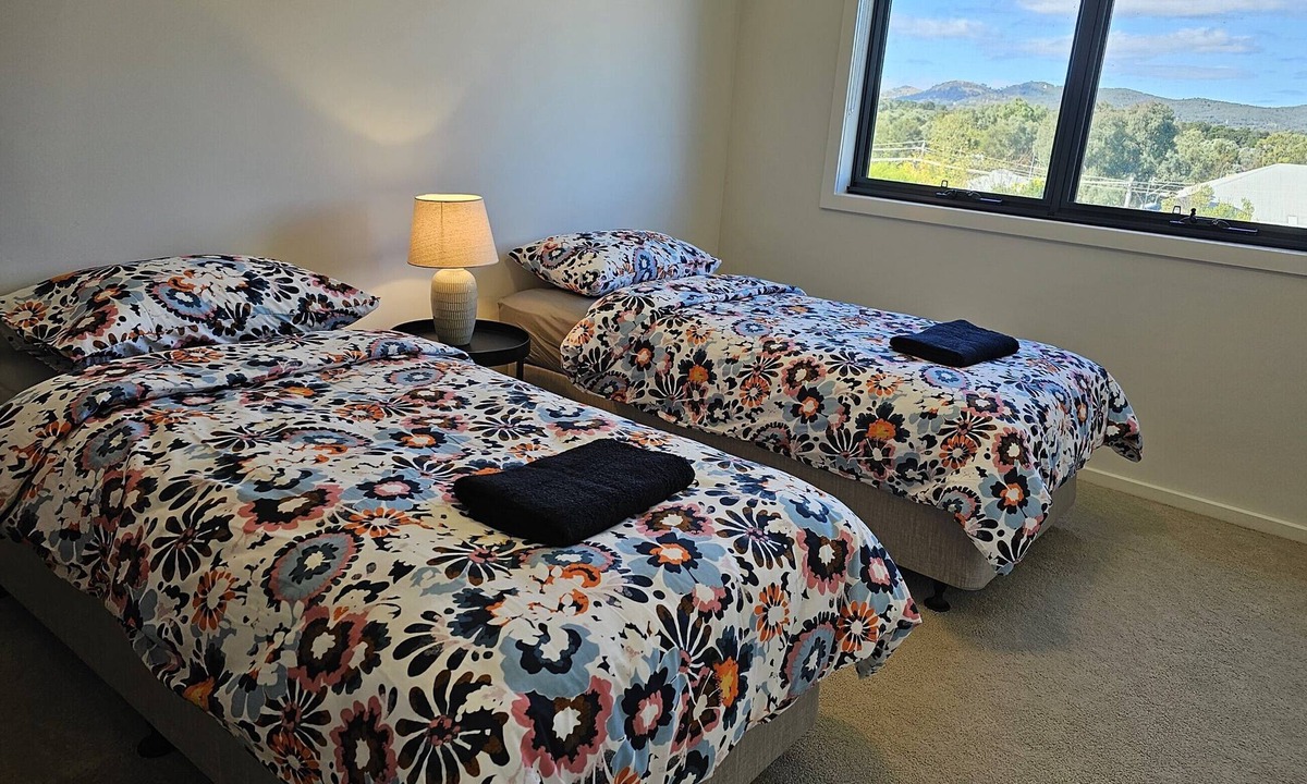 Gowrie House | Stylish New 3bedroom 2 1/2 bathroom townhouse, garage, parking, internet