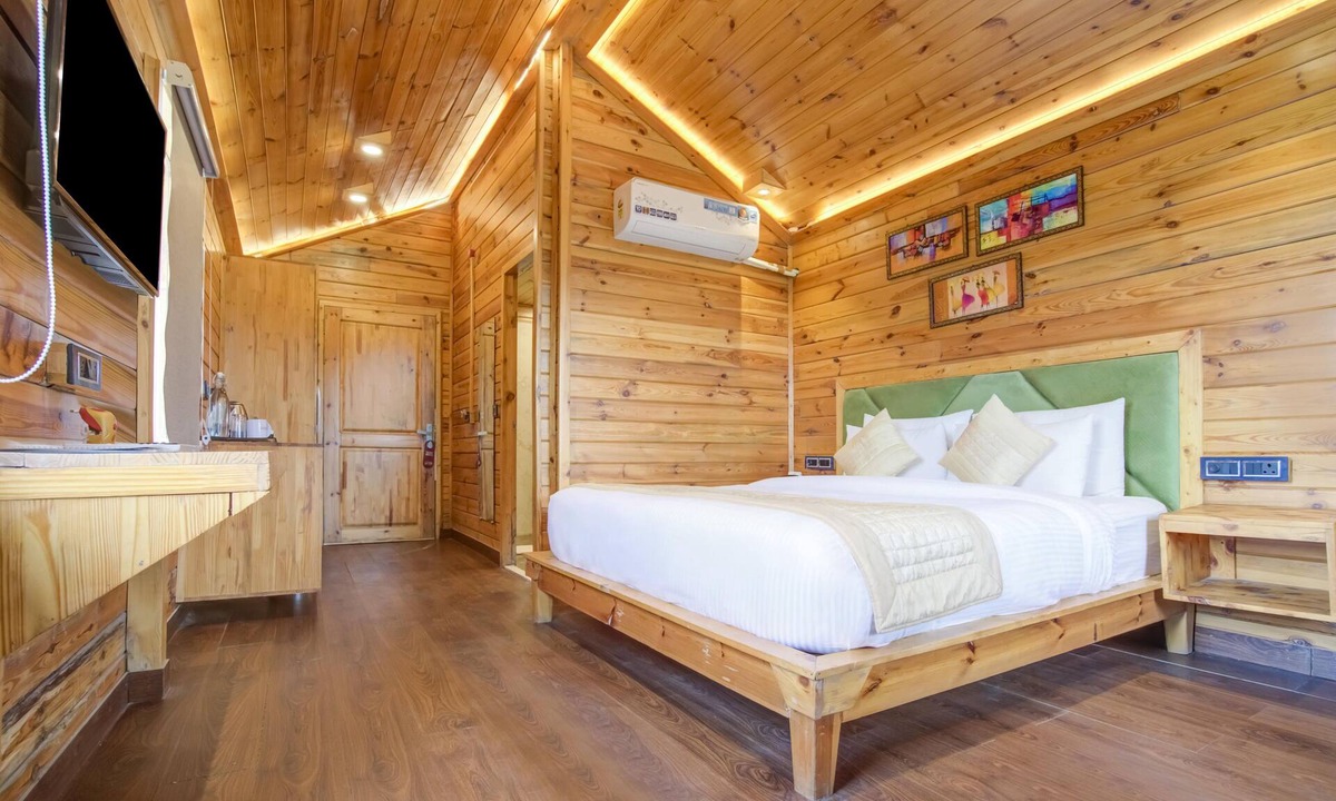 Lansdowne Hotel | Summit Jungle Resort