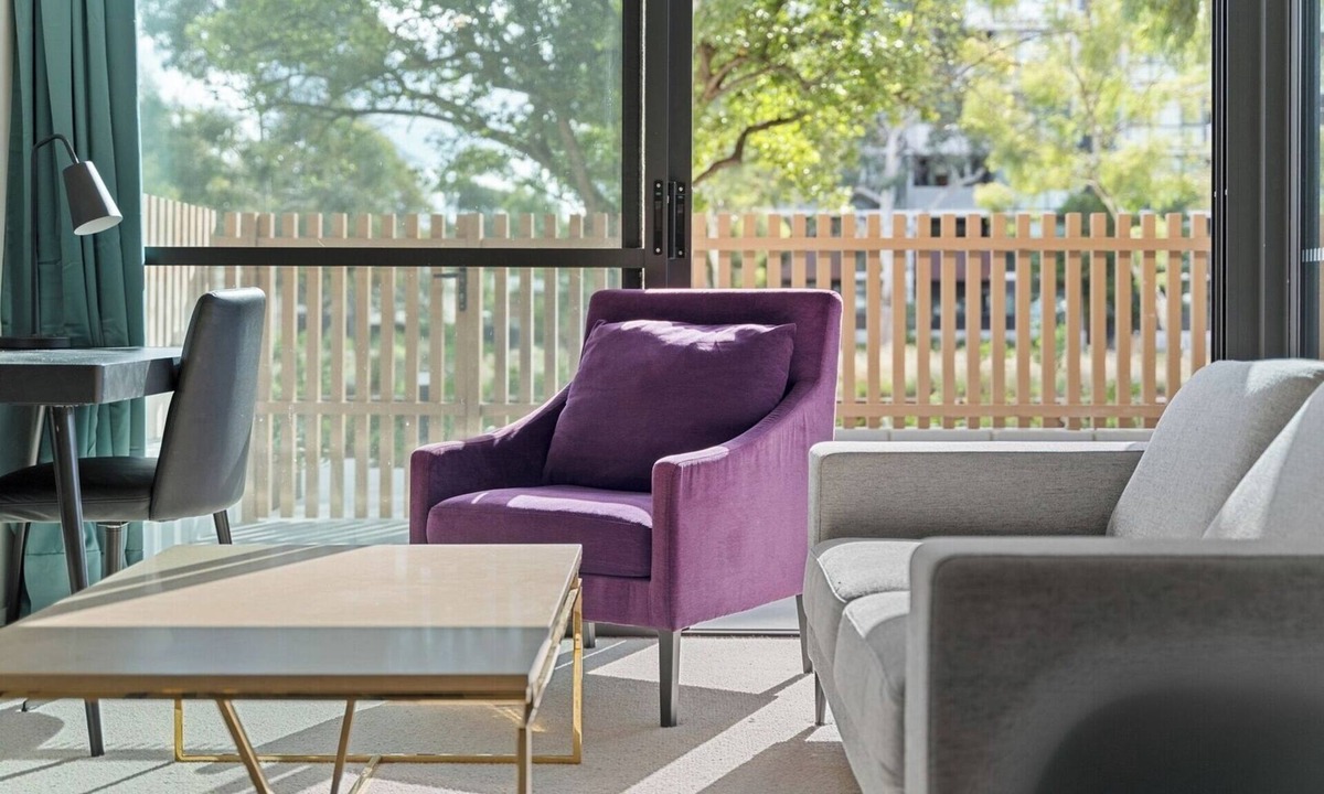 Dickson Apartment | Sunlit 2BR Apartment | 7 minutes to Tram | Parking