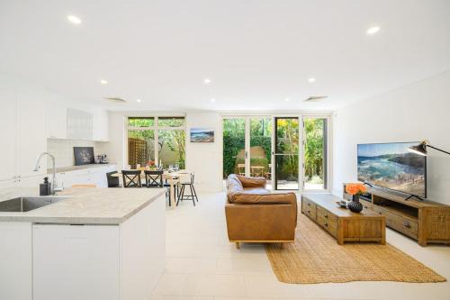 North Sydney Villa | Sunlit Det House, N Sydney , 3BR 3BA with Pvt Parking&Metro Nearby