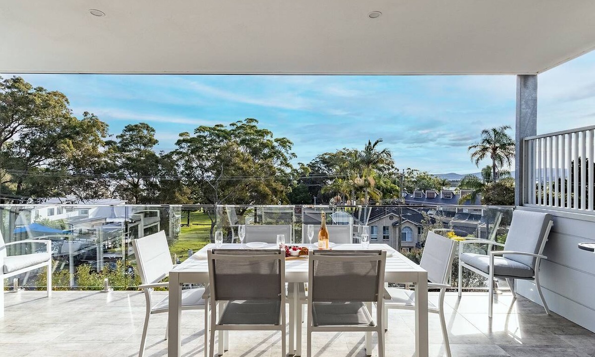 Soldiers Point House | Sunset Jewel - 7a Cromarty Road, Soldiers Point - Ocean Views, Linen, AIR CON & Wi-Fi