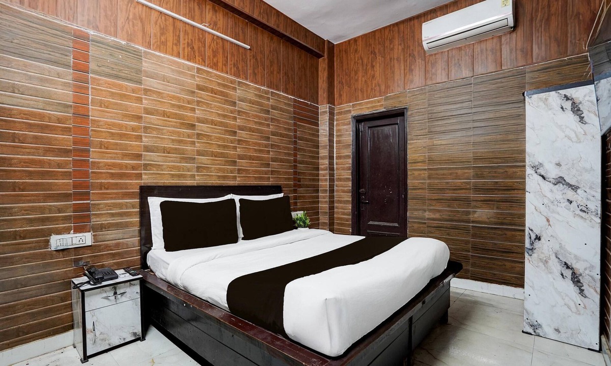 Delhi House | Super Collection O Hindon Airport