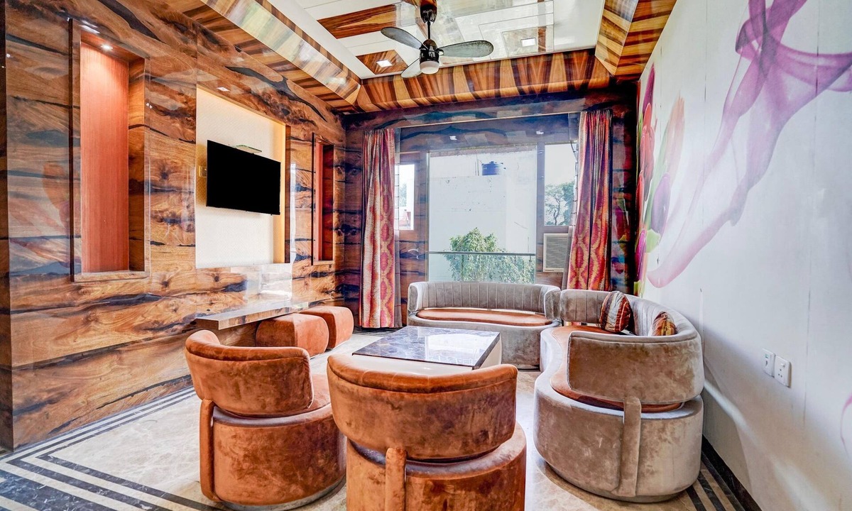 Kanpur House | Super Deluxe Room Palette Swaroop Nagar Shanti Kutir