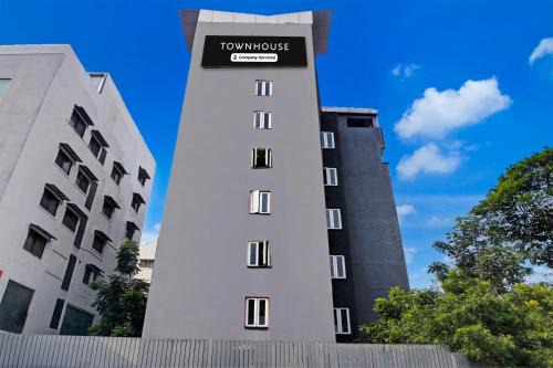 Balewadi Hotel | Super Townhouse Balewadi High Street