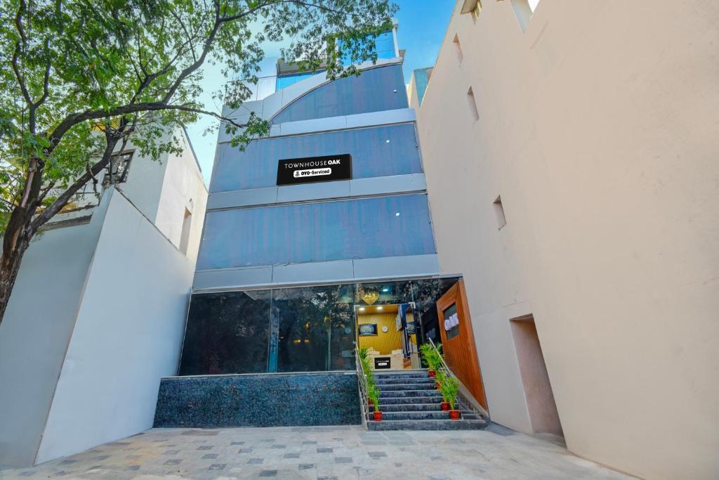 Banjara Hills Hotel | Super Townhouse OAK Banjara Hills Hyderabad