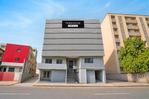 Paldi Hotel | Super Townhouse Paldi Bus Terminal Ahmedabad Formally Neelkanth
