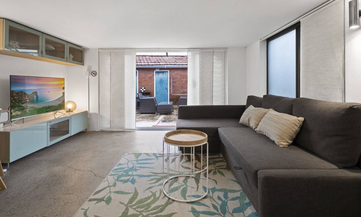Coogee Apartment | Surfie Pad 10 min walk to Beach and Dining
