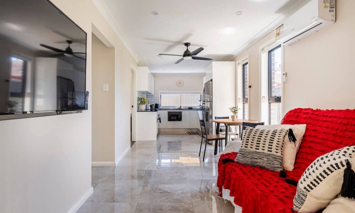 Kingswood House | Sydney & Blue Mts Retreat (5-Bedrooms)