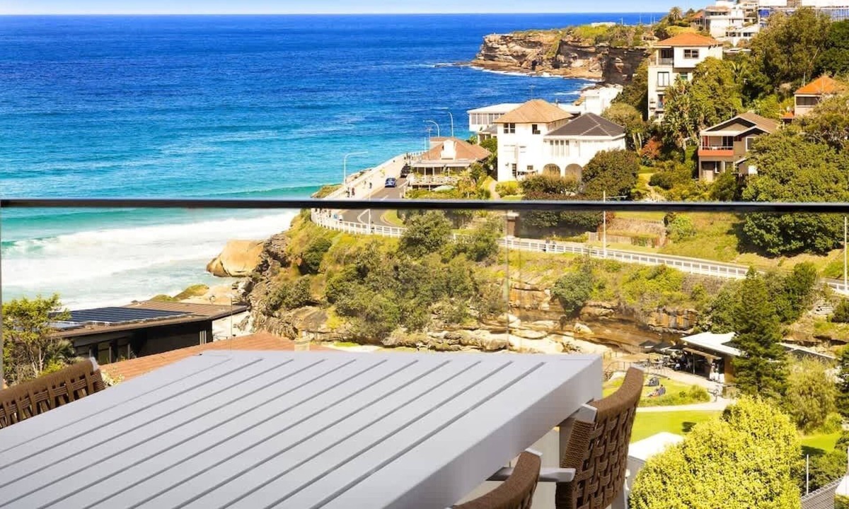 Bondi Beach Apartment | Tamarama Beach Views 8