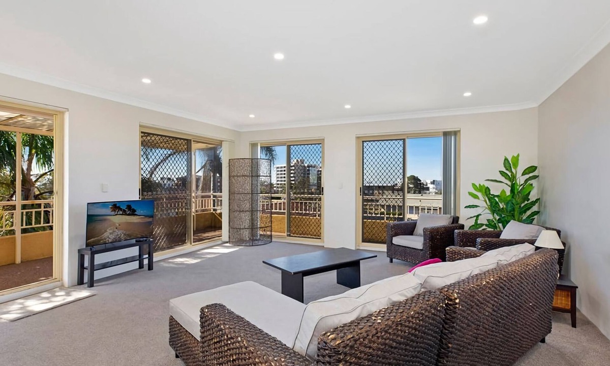 The Entrance Apartment | Taylor Apartment - Central Location