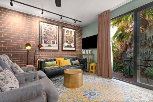 Petersham House | The Art Haus - Retro-Chic Hideaway near Local Gems