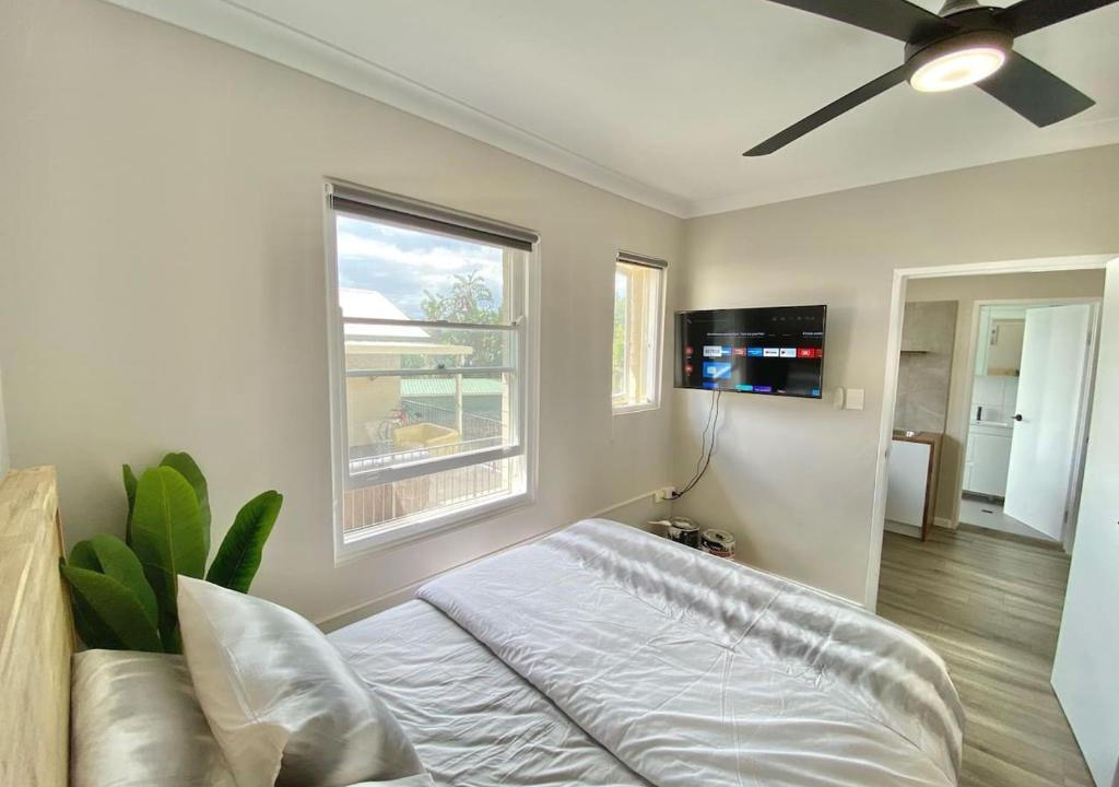 Blacksmiths Apartment | The Beach Side Micro Apartment With Free Parking