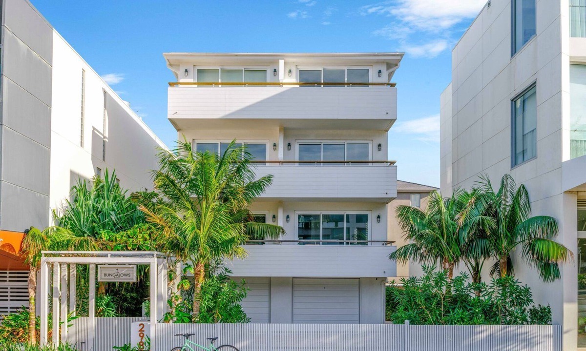 North Bondi Apartment | The Bungalows Queen 7