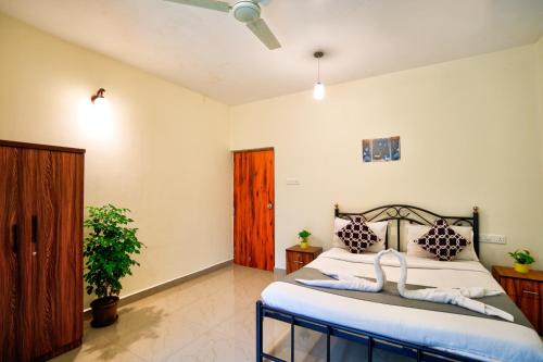 Candolim Hotel | The Coral Reef