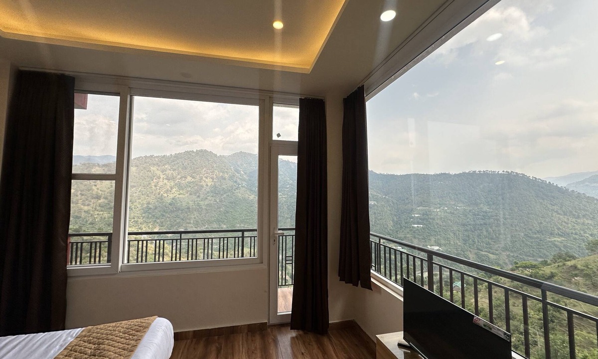 Kandaghat Hotel | The Dragon'S
