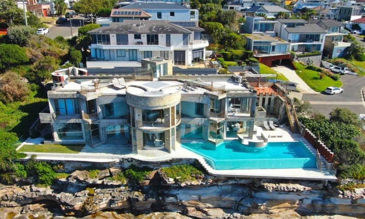 South Coogee House | The Edge: Where Luxury and Nature Meet