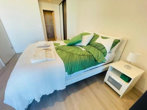 Homebush Apartment | The Happy Place - 2B2Bath 5min to ACCOR Stadium