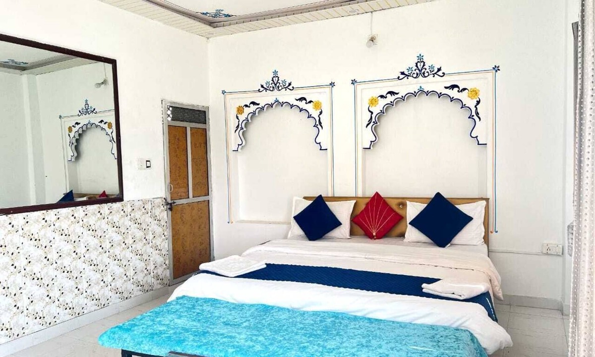 Udaipur Hotel | The Hostel Crown